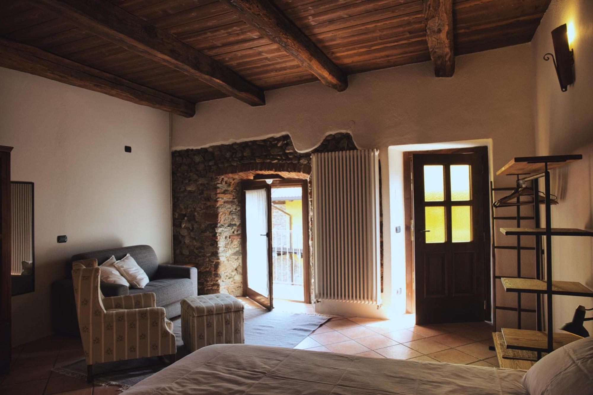 Robin'S Nest Hotel Paruzzaro Exterior photo