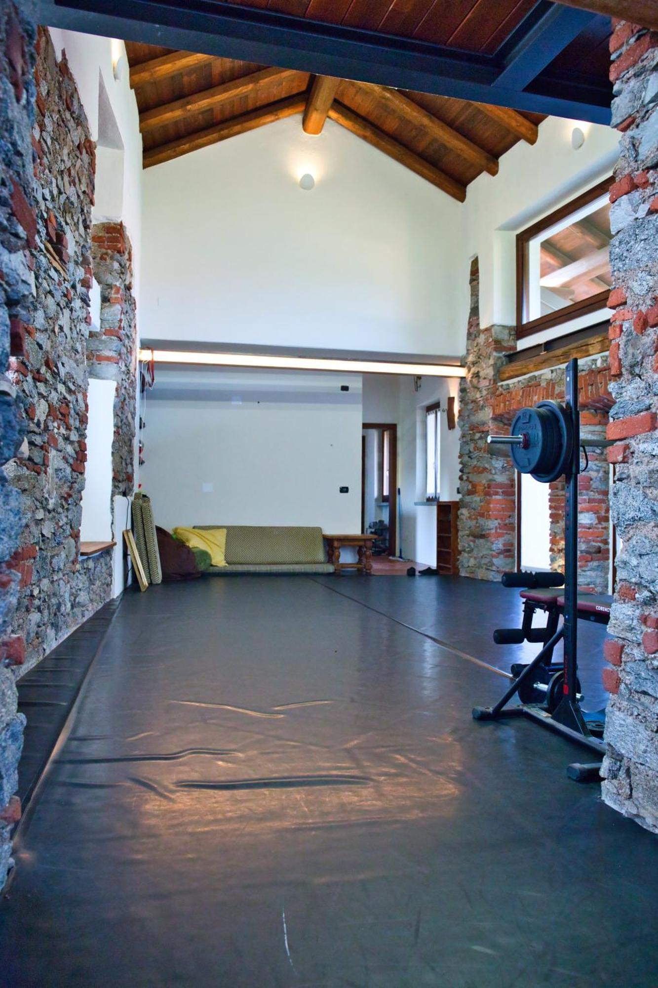 Robin'S Nest Hotel Paruzzaro Exterior photo