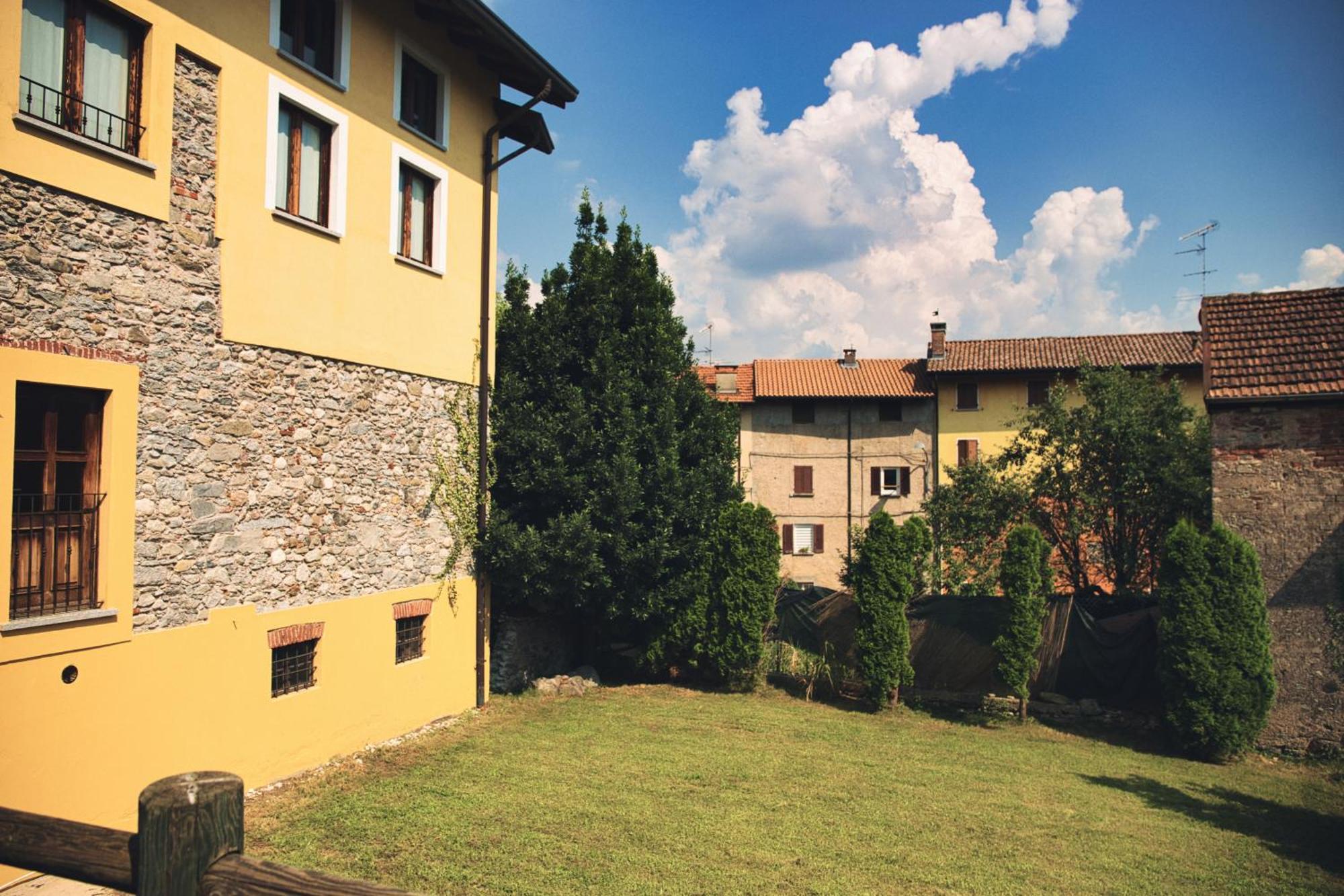 Robin'S Nest Hotel Paruzzaro Exterior photo