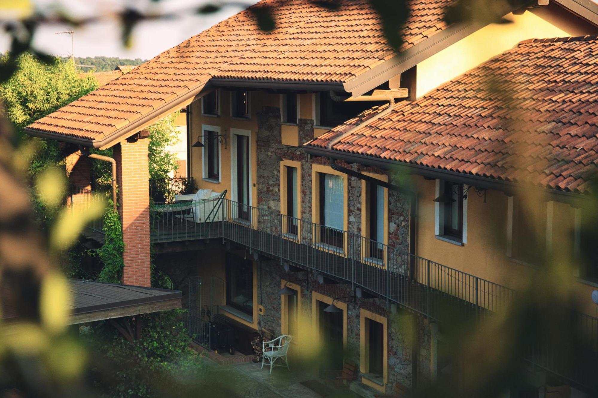 Robin'S Nest Hotel Paruzzaro Exterior photo