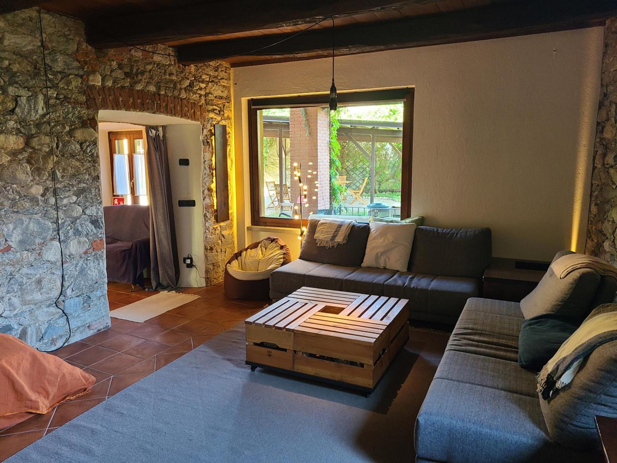 Robin'S Nest Hotel Paruzzaro Exterior photo