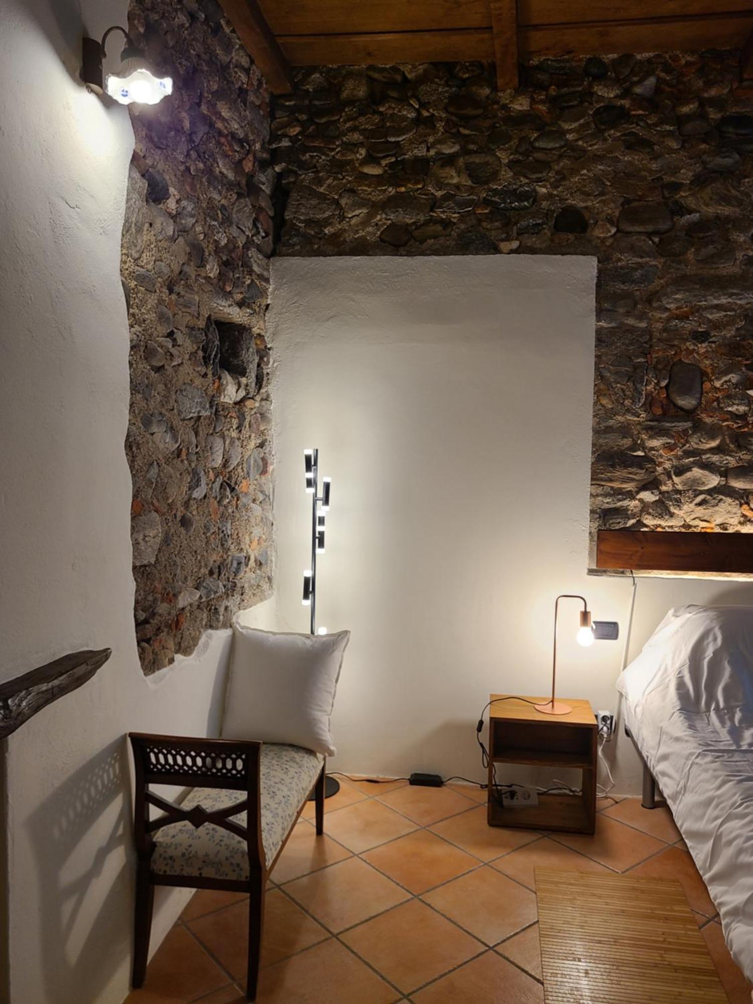 Robin'S Nest Hotel Paruzzaro Room photo