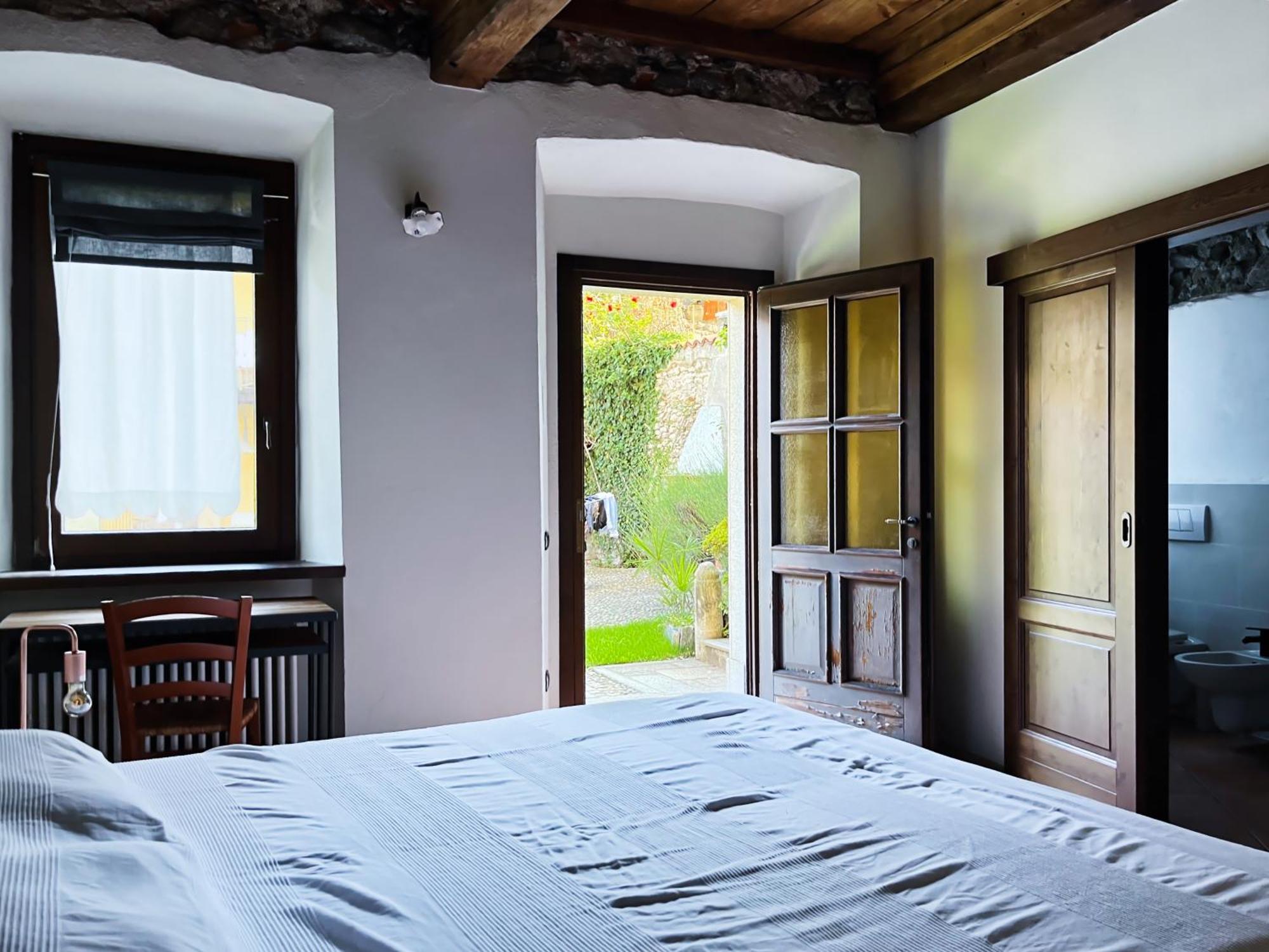 Robin'S Nest Hotel Paruzzaro Exterior photo