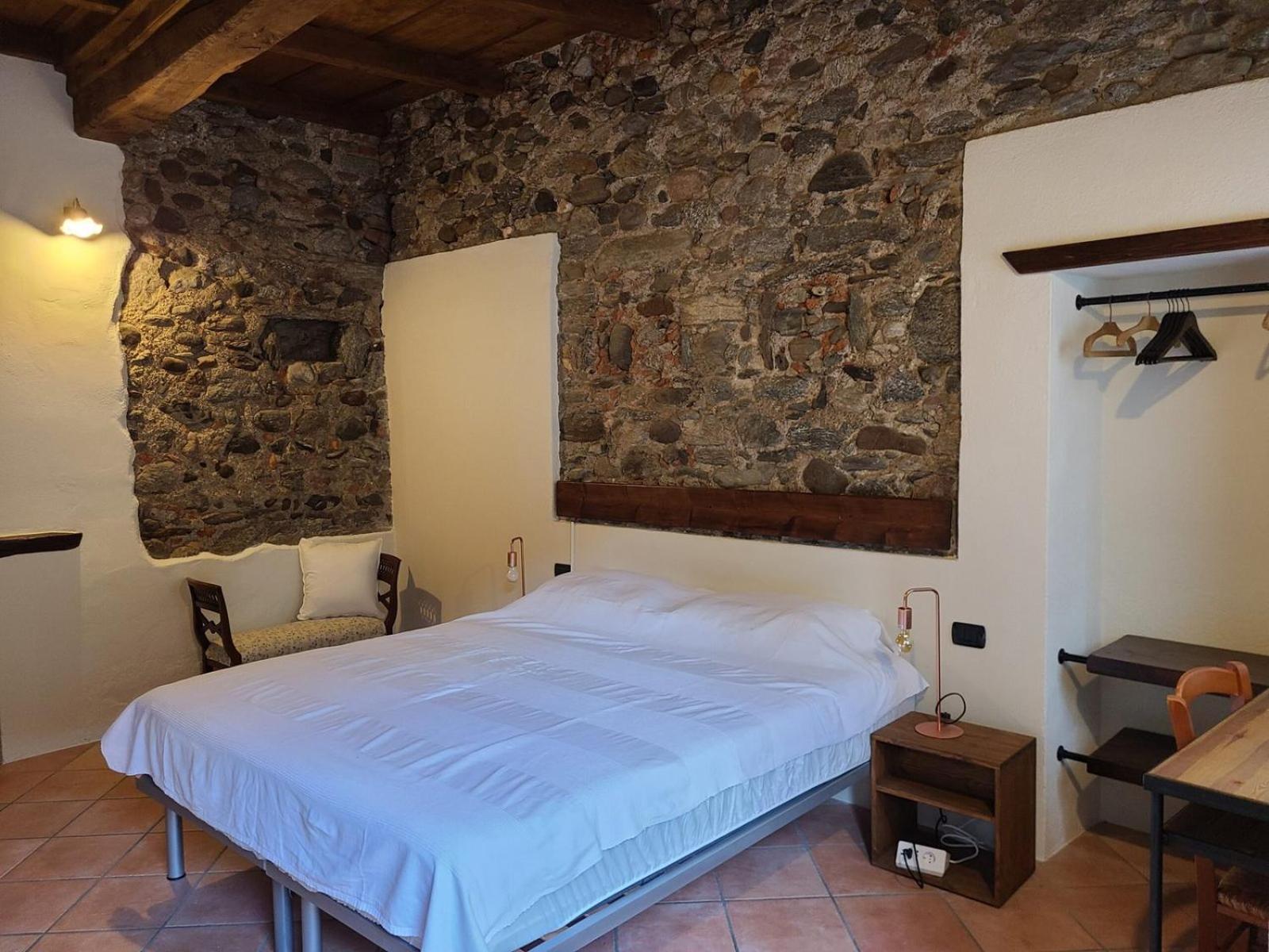 Robin'S Nest Hotel Paruzzaro Exterior photo