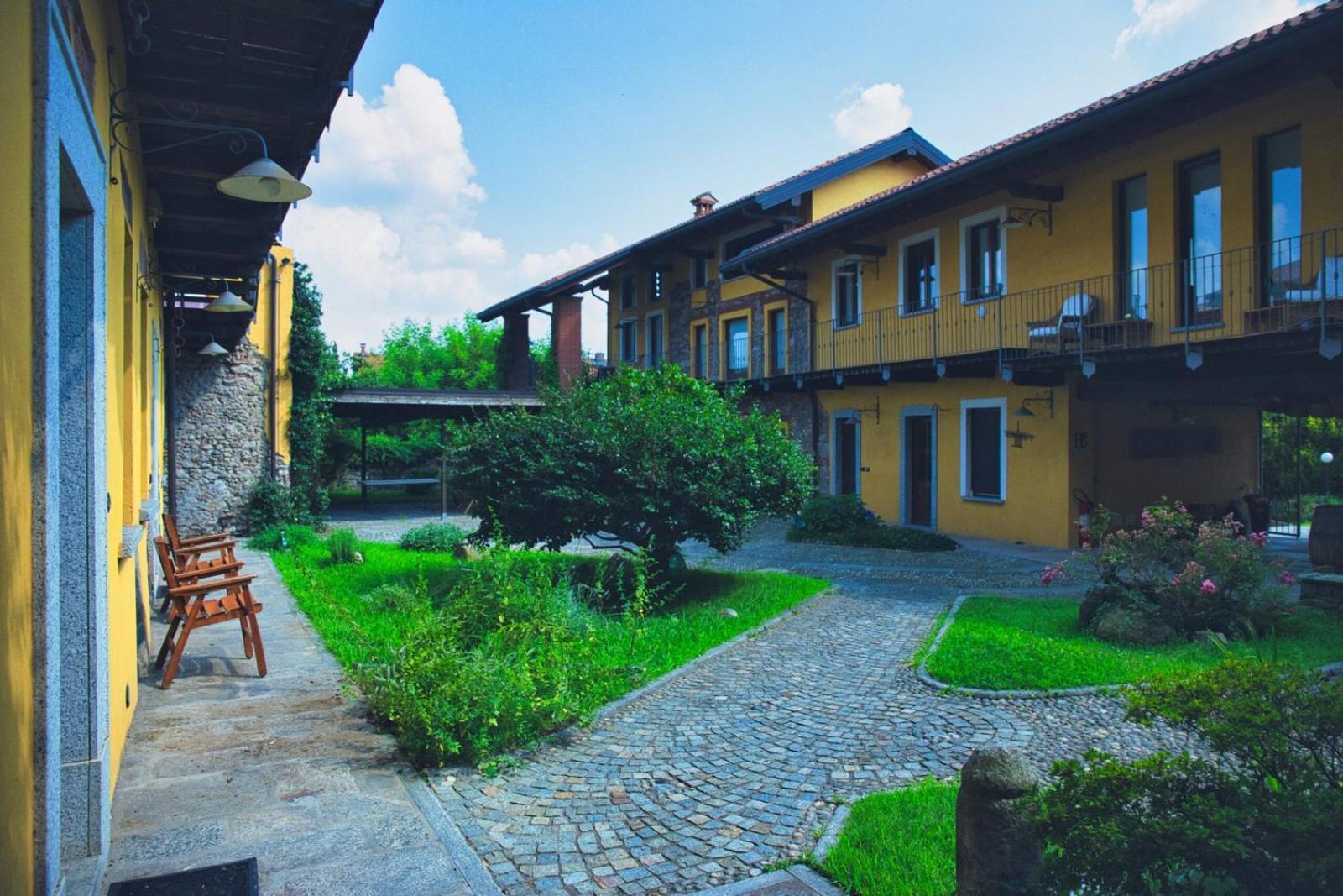 Robin'S Nest Hotel Paruzzaro Exterior photo