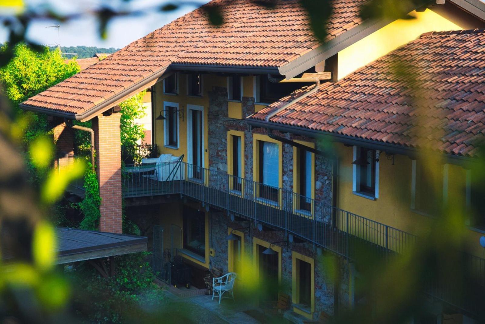 Robin'S Nest Hotel Paruzzaro Exterior photo