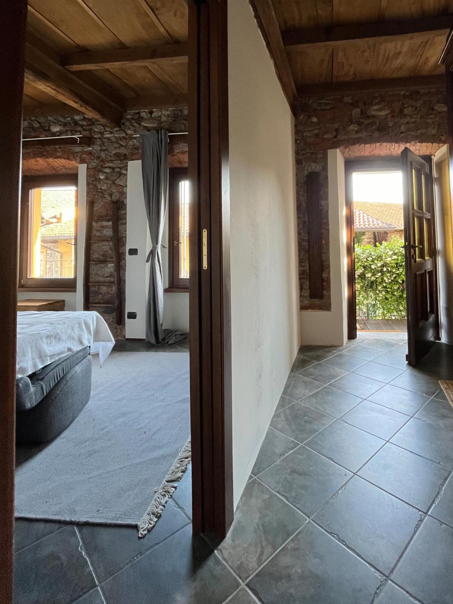 Robin'S Nest Hotel Paruzzaro Room photo